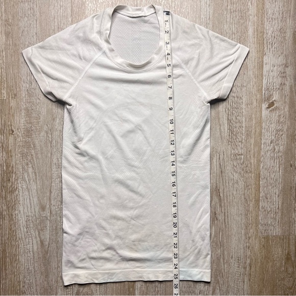 Lululemon swiftly tech t shirt - has flaws - Picture 3 of 6